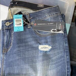 Torrid Bombshell Skinny NWT -18w